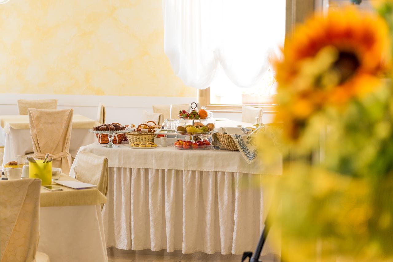Hotel St. Moritz ริมินี ภายนอก รูปภาพ